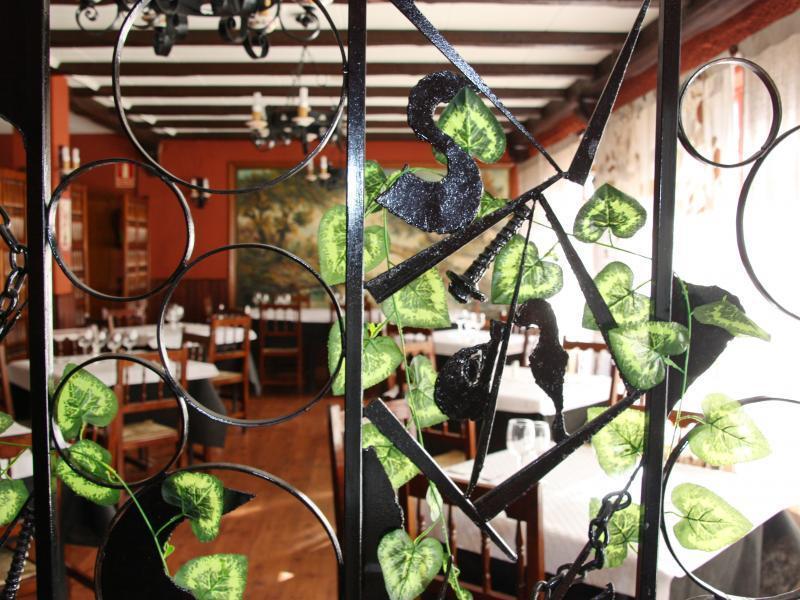 Hostal Rte. Elena Fuentes de Ebro Exterior foto